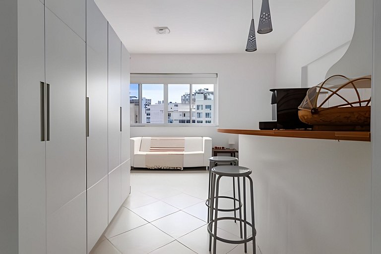 32 COP Studio funcional em Copacabana com tudo embaixo