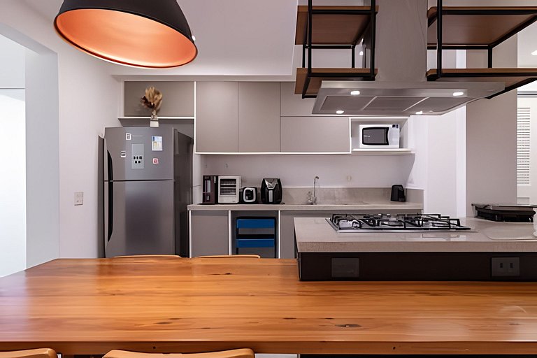 CurtaLeblon: Reformado, 2 quartos, 8 min da praia