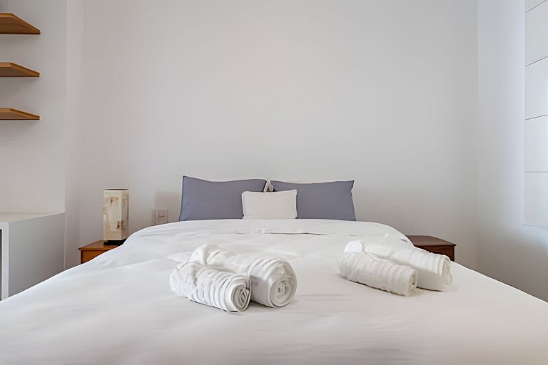 CurtaLeblon: Reformado, 2 quartos, 8 min da praia