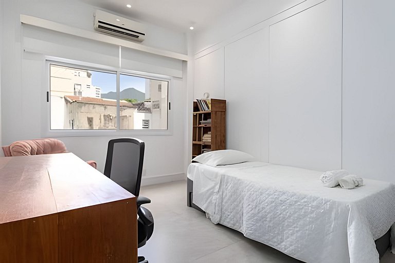 CurtaLeblon: Reformado, 2 quartos, 8 min da praia