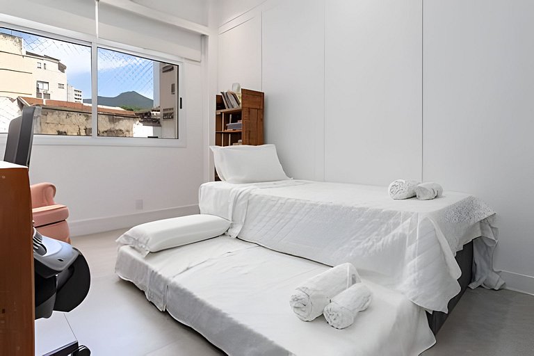 CurtaLeblon: Reformado, 2 quartos, 8 min da praia