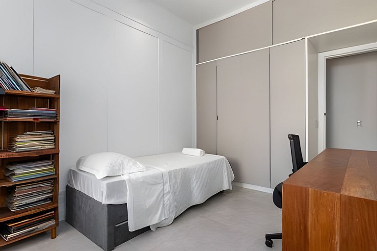 CurtaLeblon: Reformado, 2 quartos, 8 min da praia