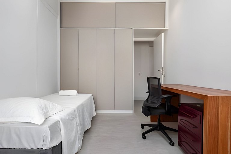 CurtaLeblon: Reformado, 2 quartos, 8 min da praia