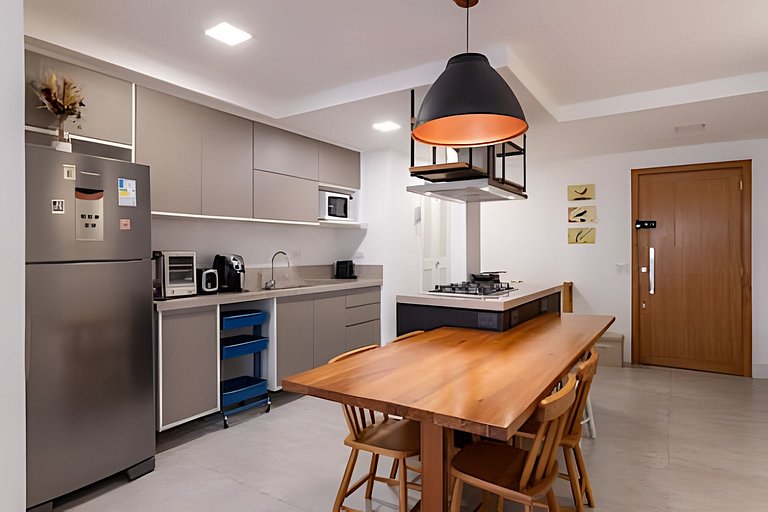 CurtaLeblon: Reformado, 2 quartos, 8 min da praia