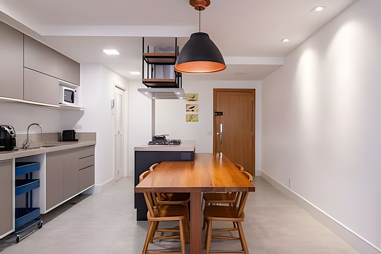 CurtaLeblon: Reformado, 2 quartos, 8 min da praia