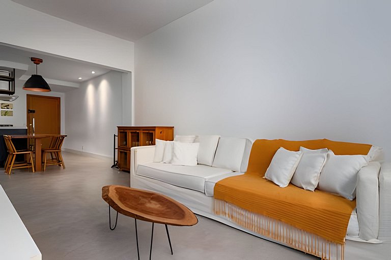 CurtaLeblon: Reformado, 2 quartos, 8 min da praia