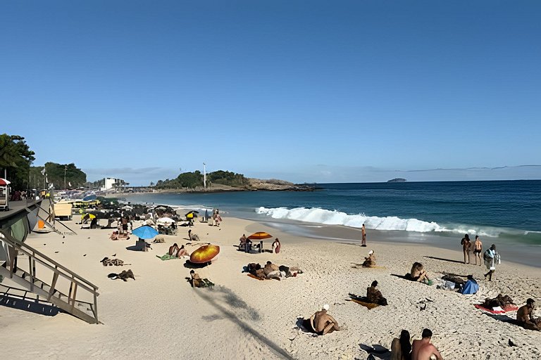 CurtaArpoador: Charmoso, arborizado, 5min praia